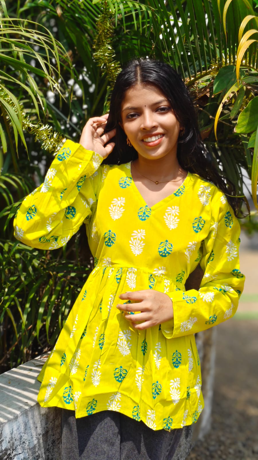 White Floral Print - Short top - Fluorescent yellow with green