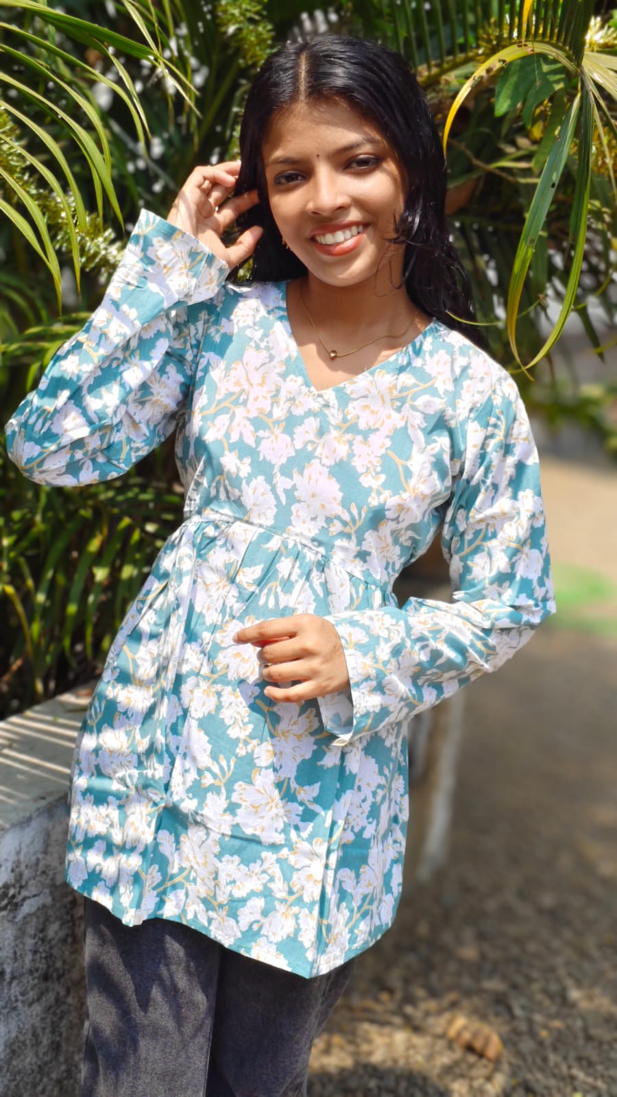 White Floral Print - Short top - Pastel green