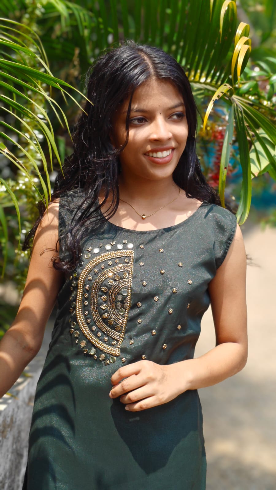 *Star Georgette hand*work sleeveless Top - Green