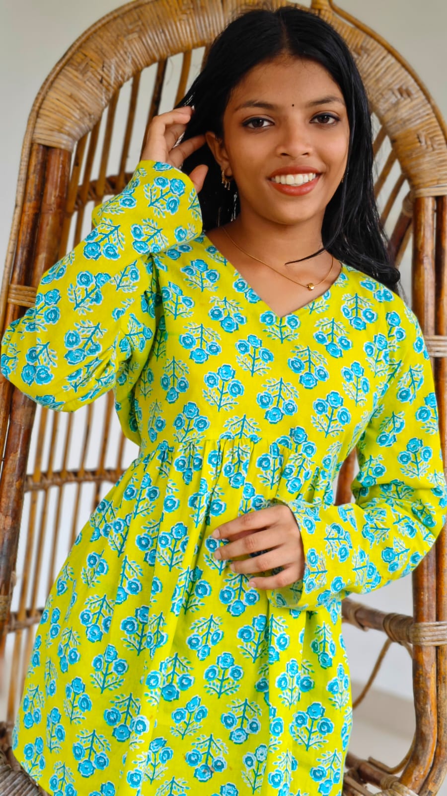 White Floral Print - Short top - Fluorescent yellow with blue