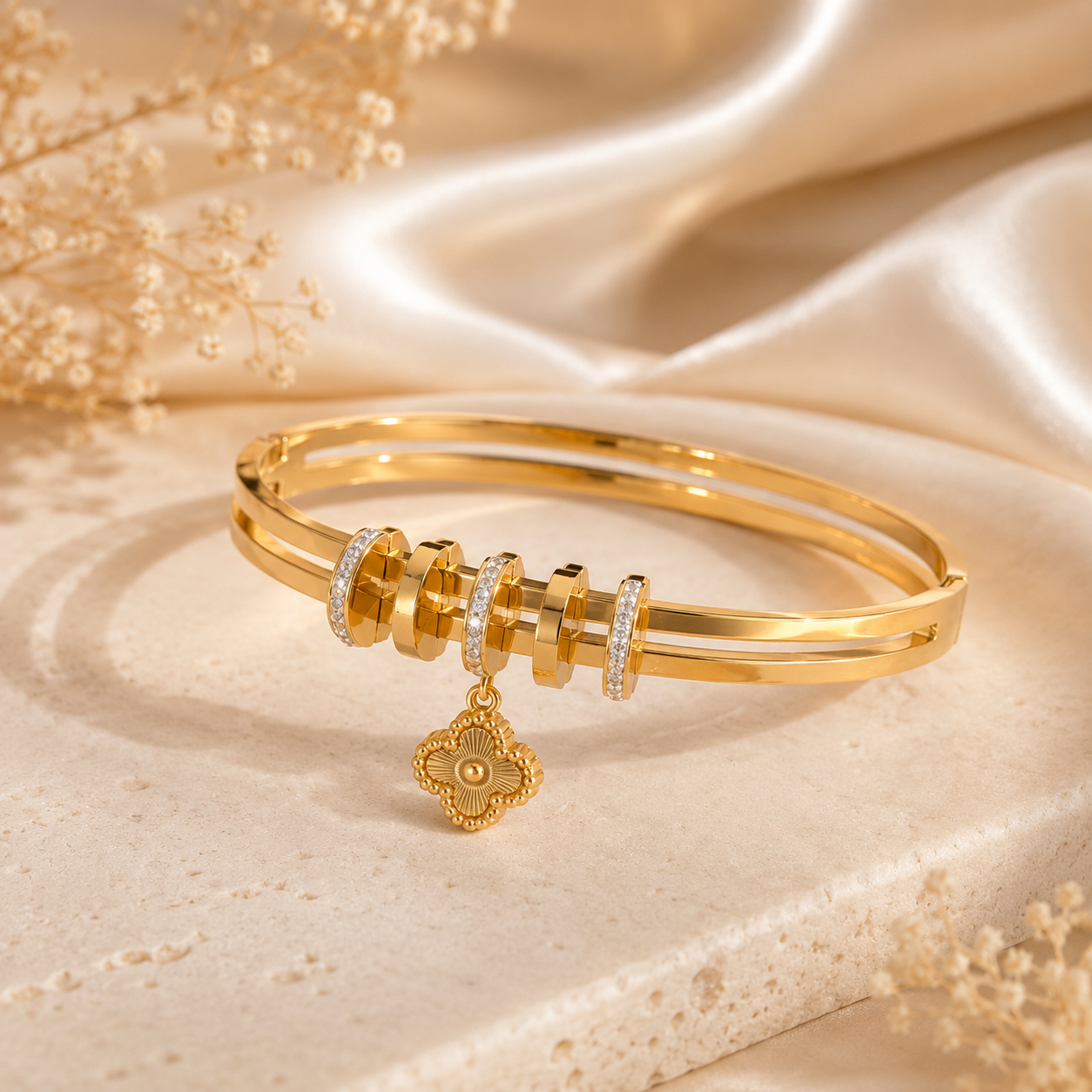 Charm clover bangle Antitarnish