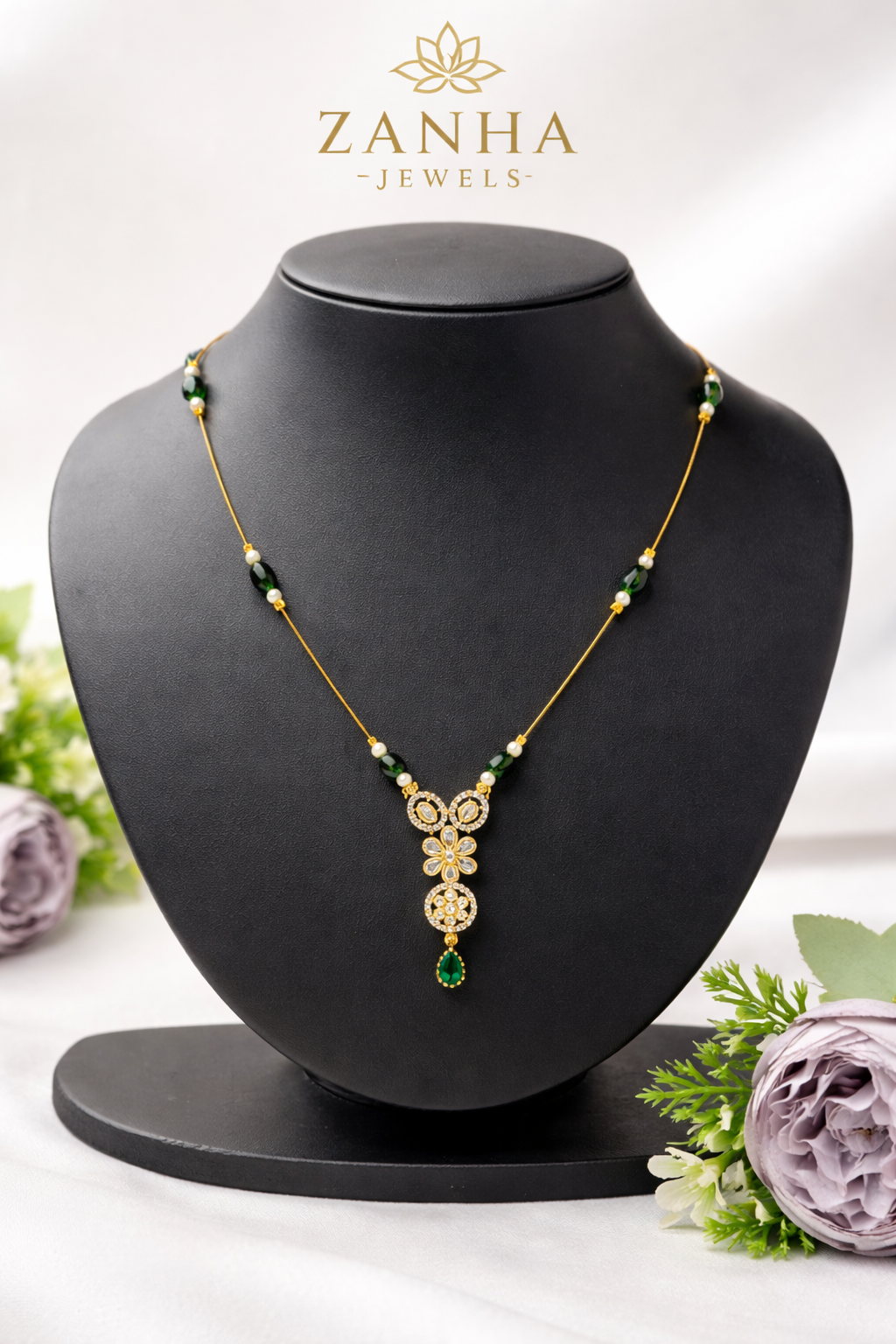 Invisible Elegant gold necklace with emerald pendant