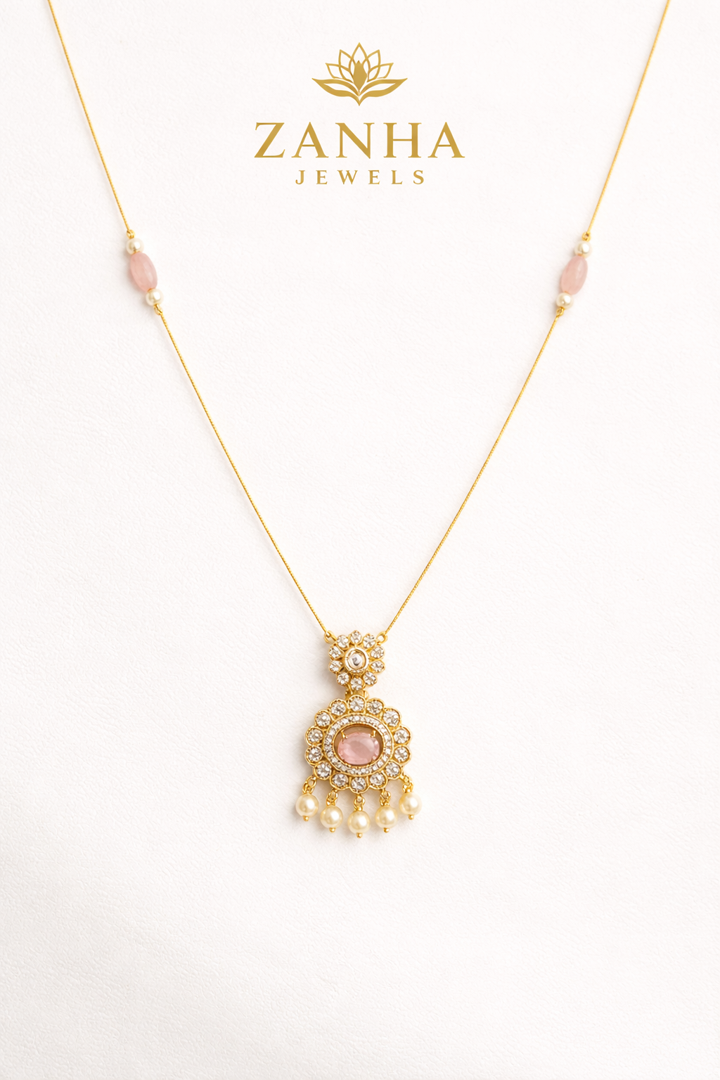 Invisible Elegant gold necklace with pink accents